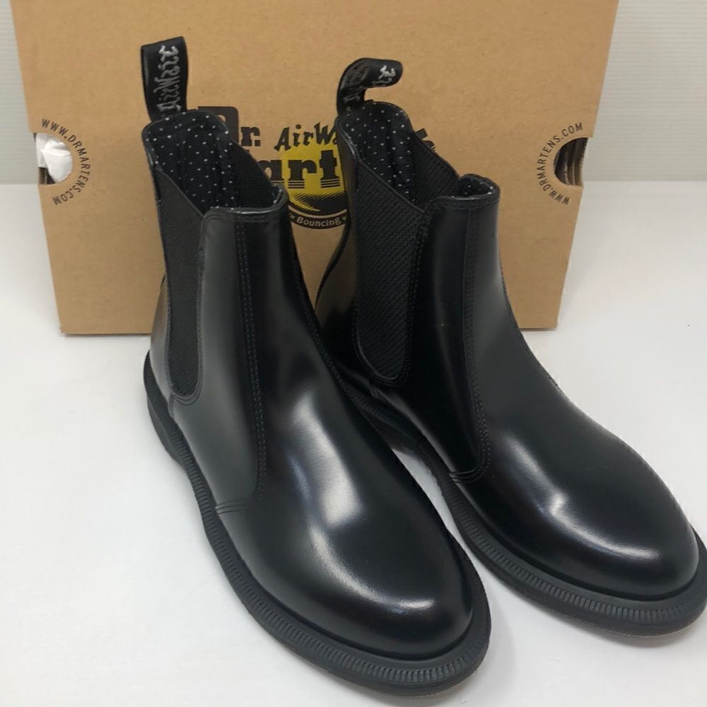 Dr. Martens Women's Flora Leather Kensington Polished Smooth Boot SZ 6 B…